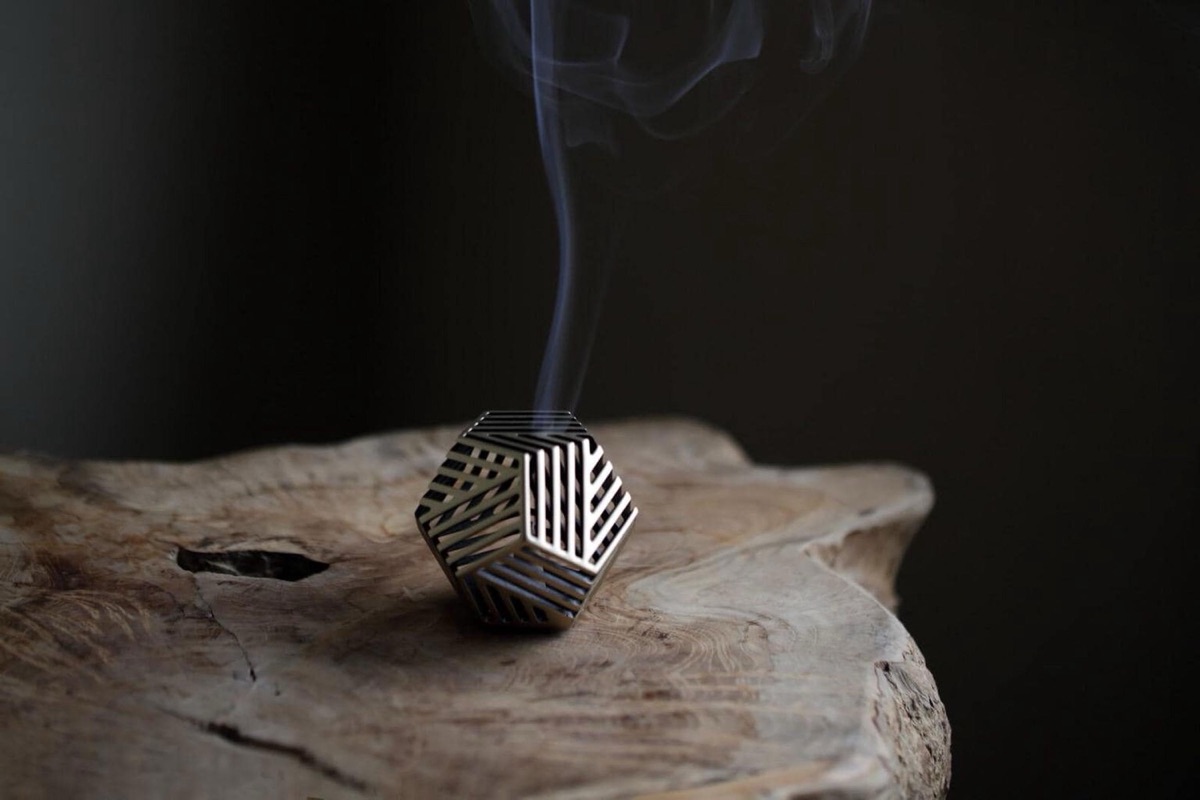Japanese Bronze Incense Burner, Minimalist Cone Holder, Zen Decor — view 6