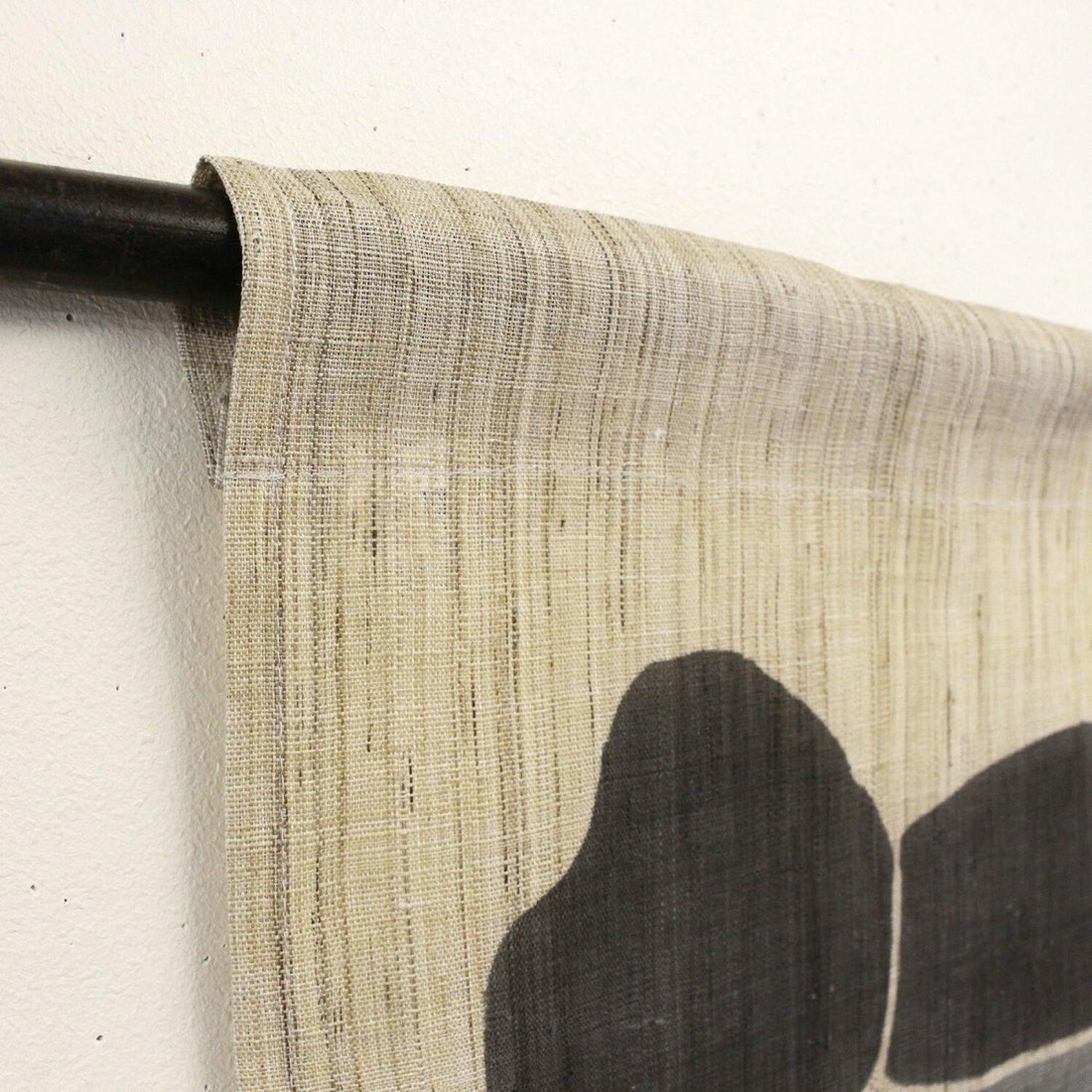 Japanese Linen Noren Curtain, Crab Motif, Indigo-Gray Dye, Handwoven Textile (33.1 x 47.2 in) — view 3