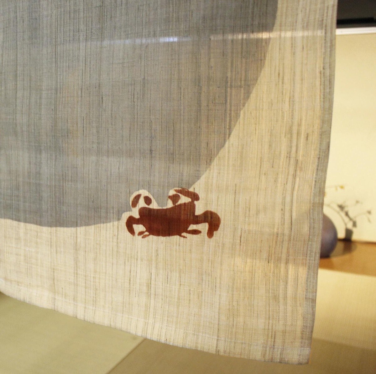 Japanese Linen Noren Curtain, Crab Motif, Indigo-Gray Dye, Handwoven Textile (33.1 x 47.2 in) — view 5