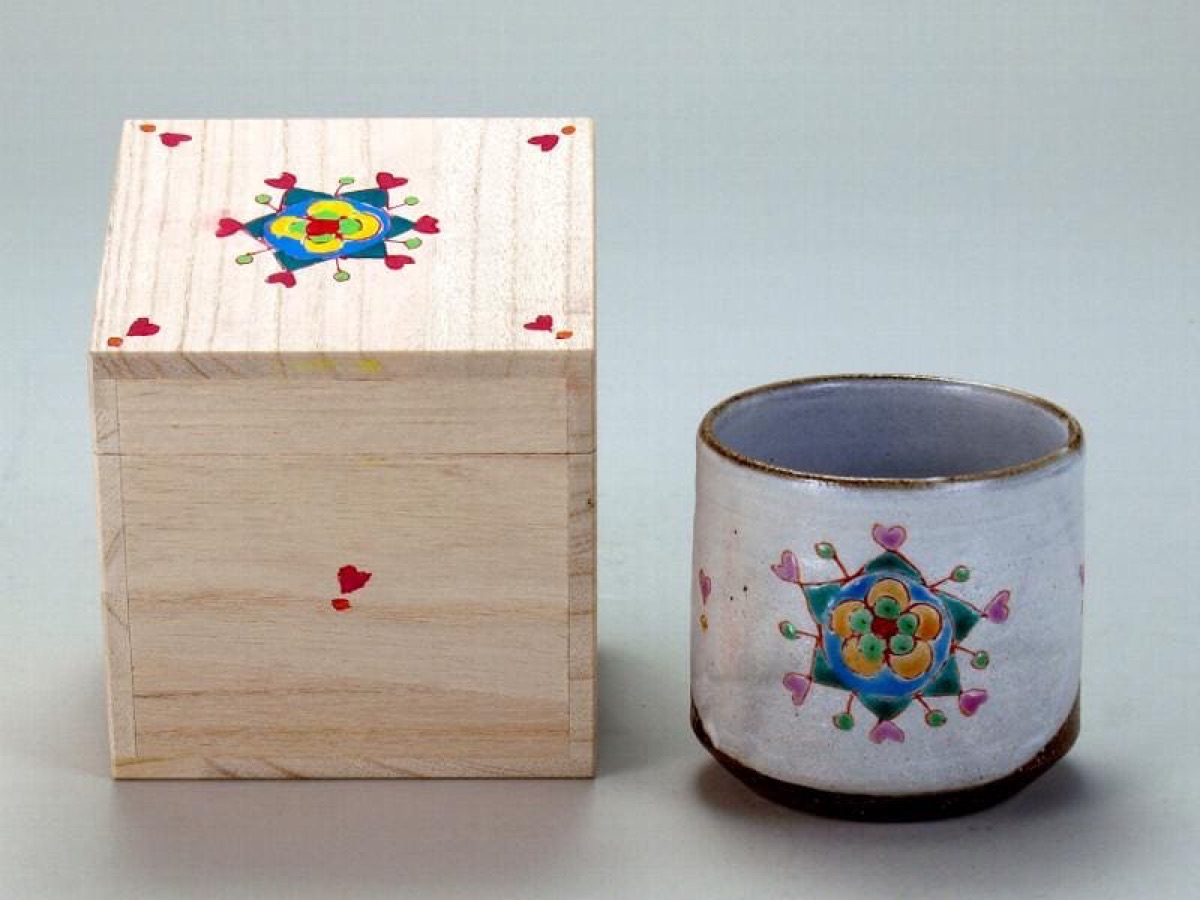 Japanese Tea Cup, Kutani Yunomi Floral Botanical by Ginshu Kiln — No Handle, Gift-Boxed (325ml) — view 2