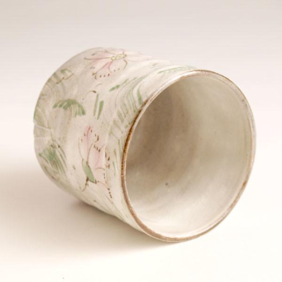 Japanese Tea Cup, Kutani Yunomi Cosmos Flower — No Handle, Hand-Painted, Gift-Boxed (385ml) — view 5