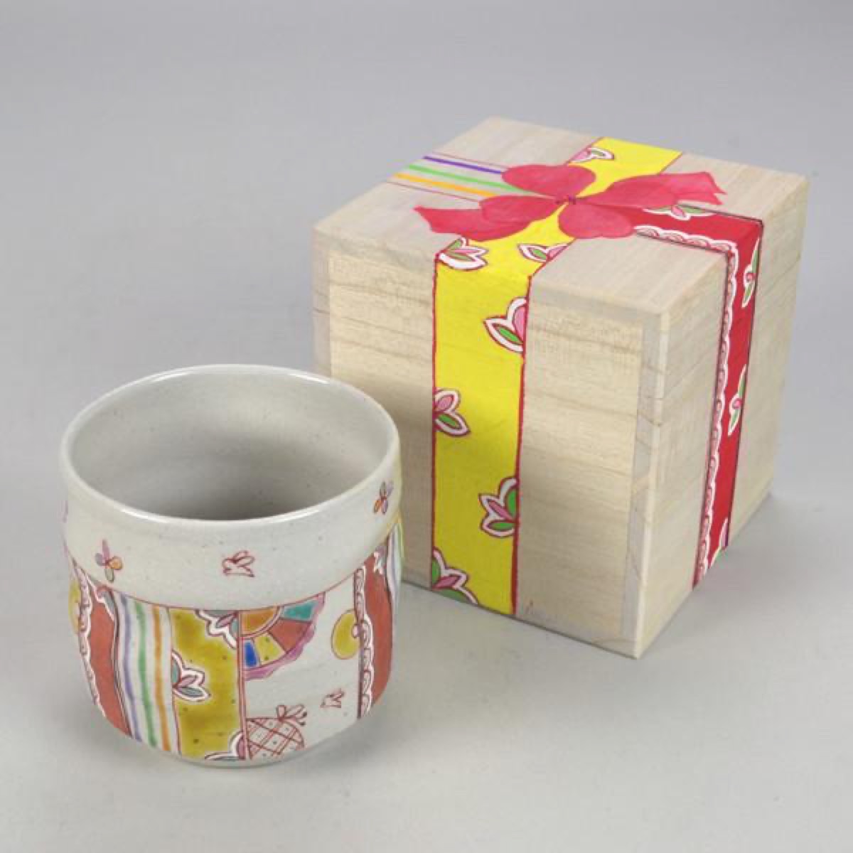 Japanese Tea Cup, Kutani Yunomi Hanafuda Twelve Flowers — No Handle, Gift-Boxed (270ml) — view 6